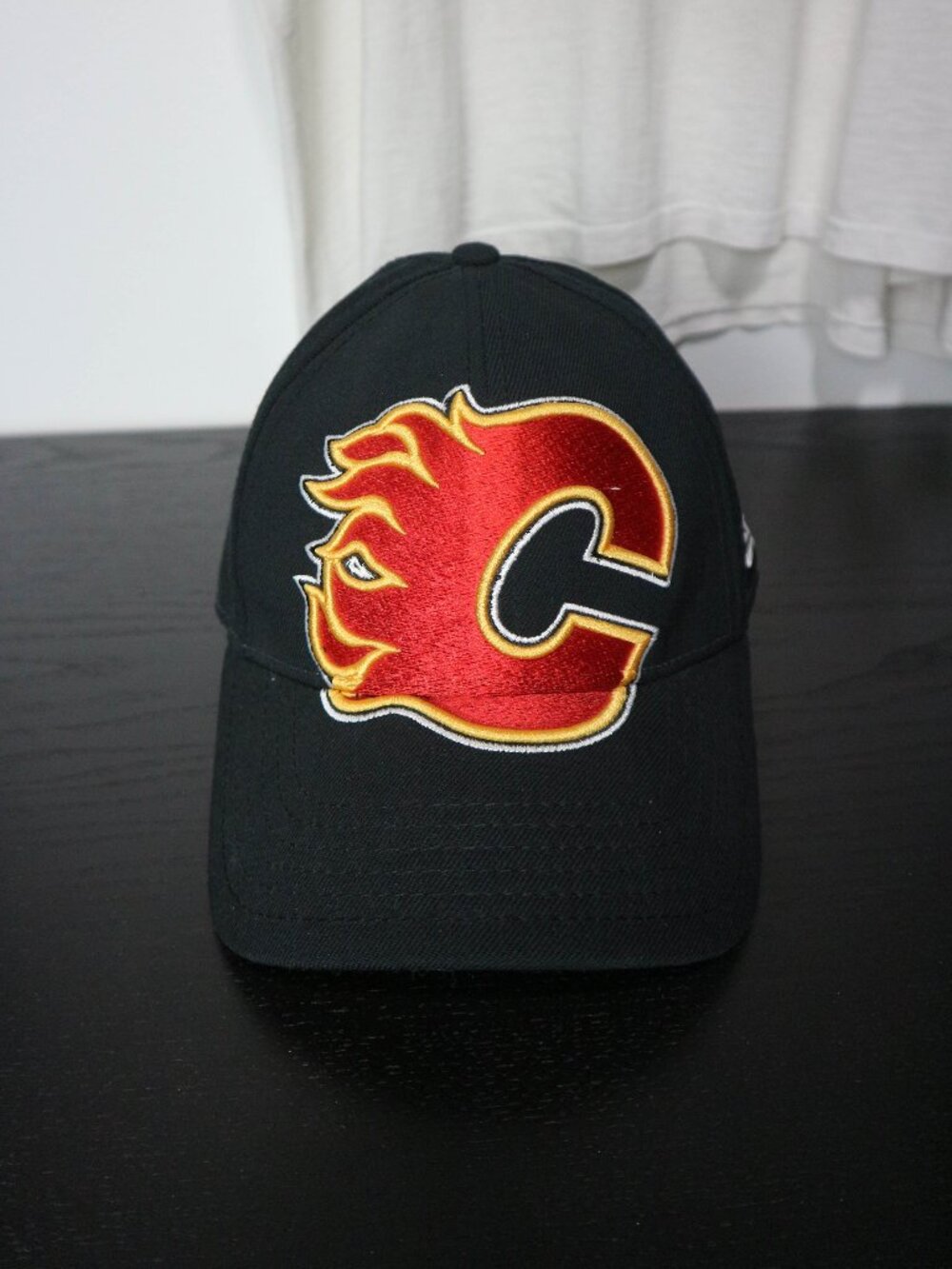 Calgary Flames Black Fitted Cap Hat New Era